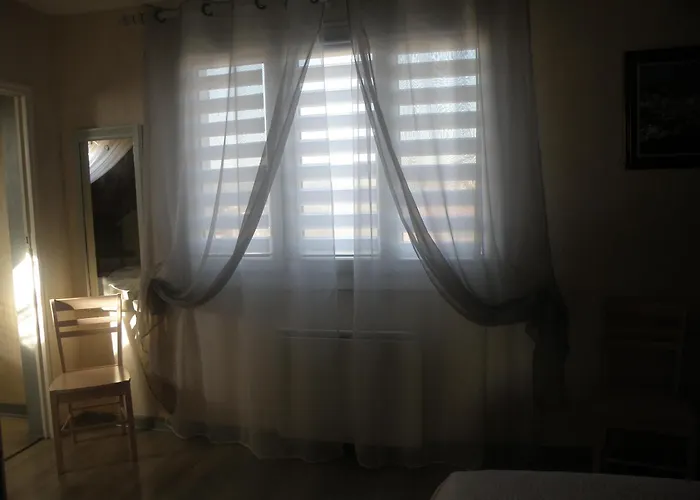 D'hotes Le Pavillon Du Charme 3*