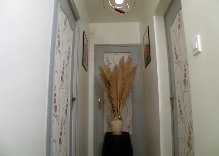 D'hotes Le Pavillon Du Charme 3*